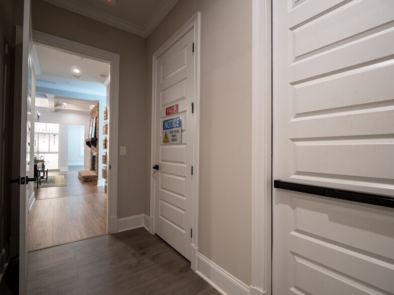 More Photos Of 3957 S Main St, Acworth Office For Sale