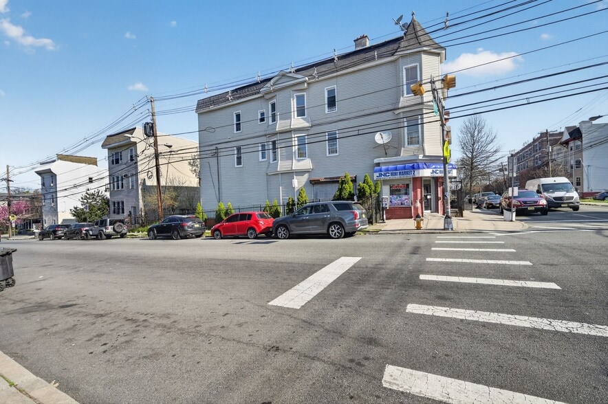 More Photos Of 661 S 18th St, Newark Apartments For Sale