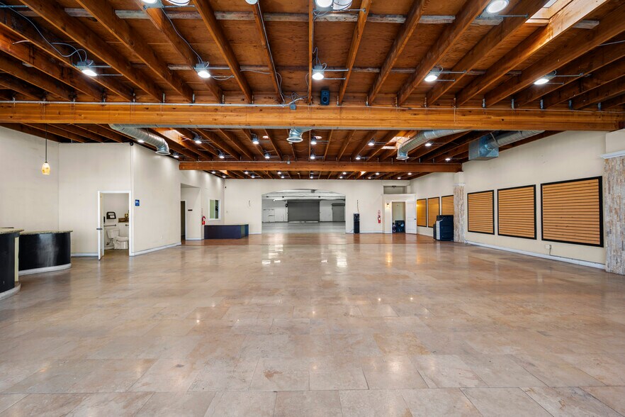 More Photos Of 7865 Balboa Ave, San Diego Freestanding For Lease