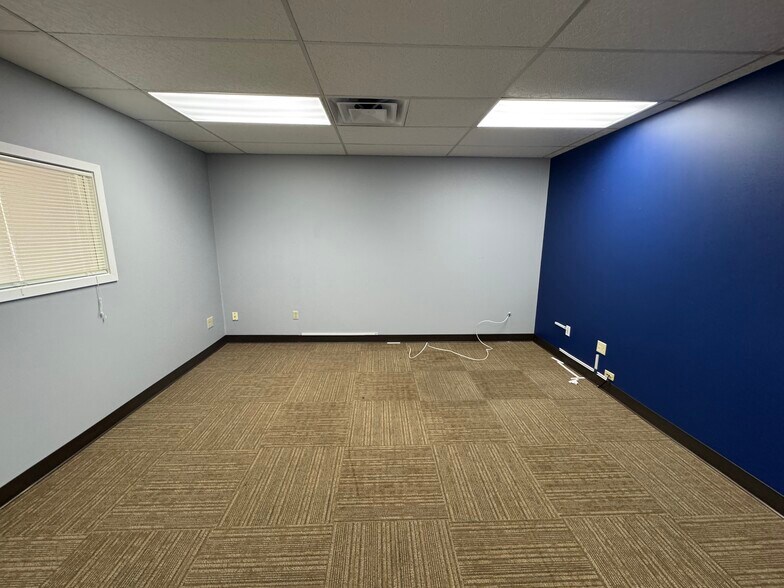 More Photos Of 721 W US Highway 50, O'Fallon Storefront Retail Office For Lease