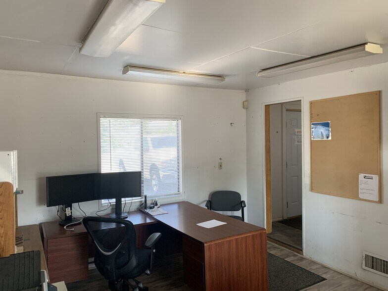 More Photos Of 13521 E Trent Ave, Spokane Light Distribution For Lease