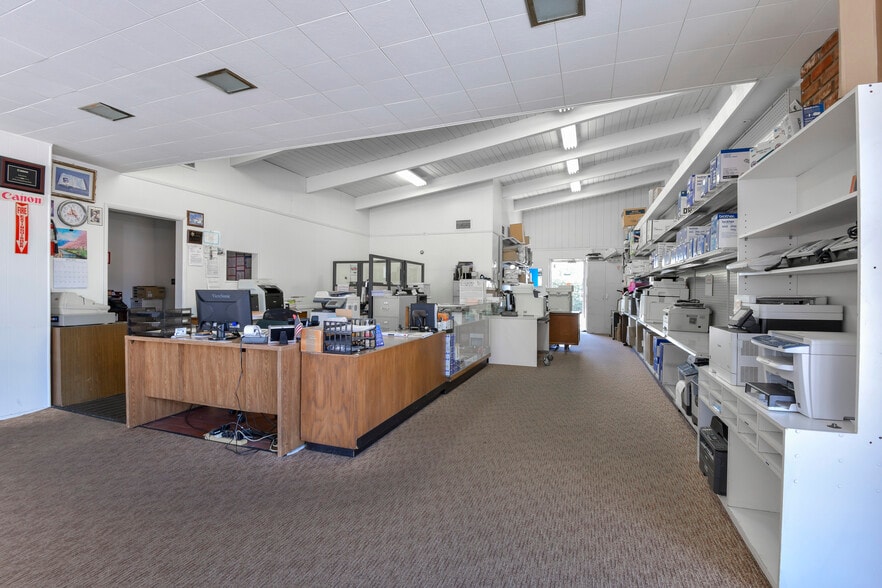 More Photos Of 1412 E Wilson Ave, Glendale Freestanding For Sale