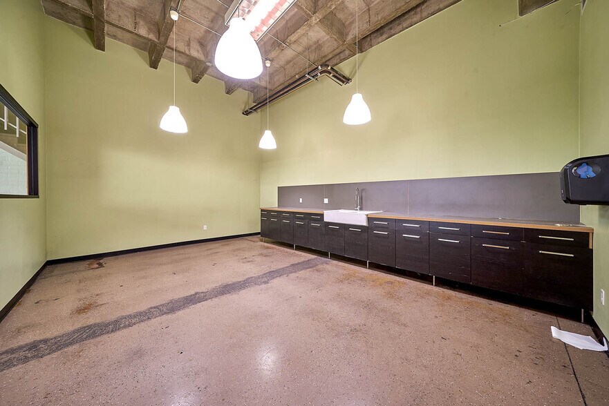 Primary Photo Of 519 E Washington Blvd, Los Angeles Warehouse For Lease