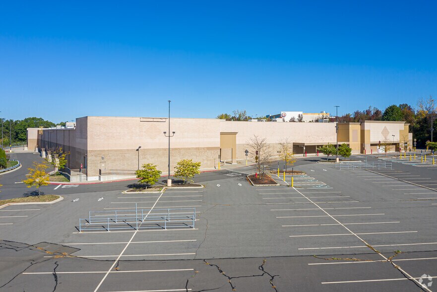 More Photos Of 69 Pavilions Dr, Manchester Freestanding For Lease