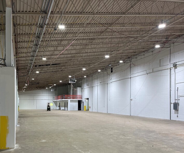 More Photos Of 965 Thomas Dr, Warminster Township Light Manufacturing For Lease