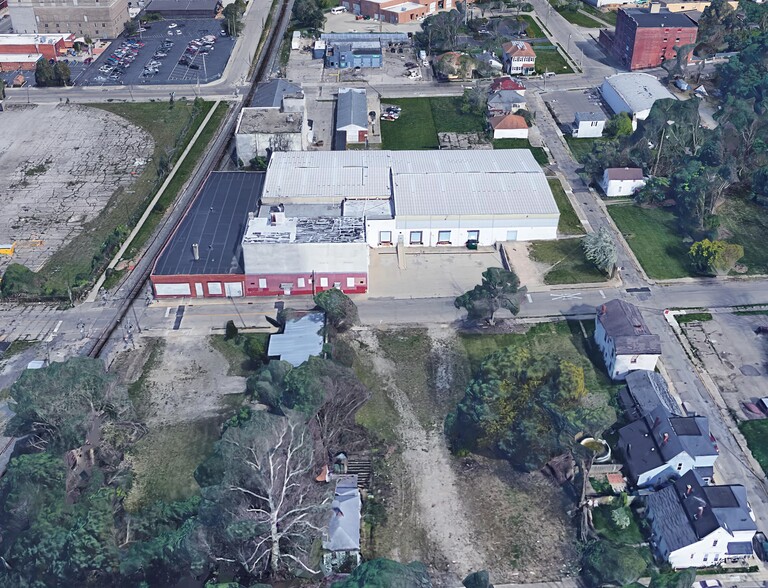 Primary Photo Of 204-216 S Lowry Ave, Springfield Warehouse For Sale