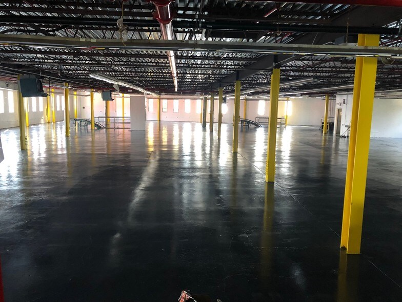 More Photos Of 144 E Kingsbridge Rd, Mount Vernon Warehouse For Sale