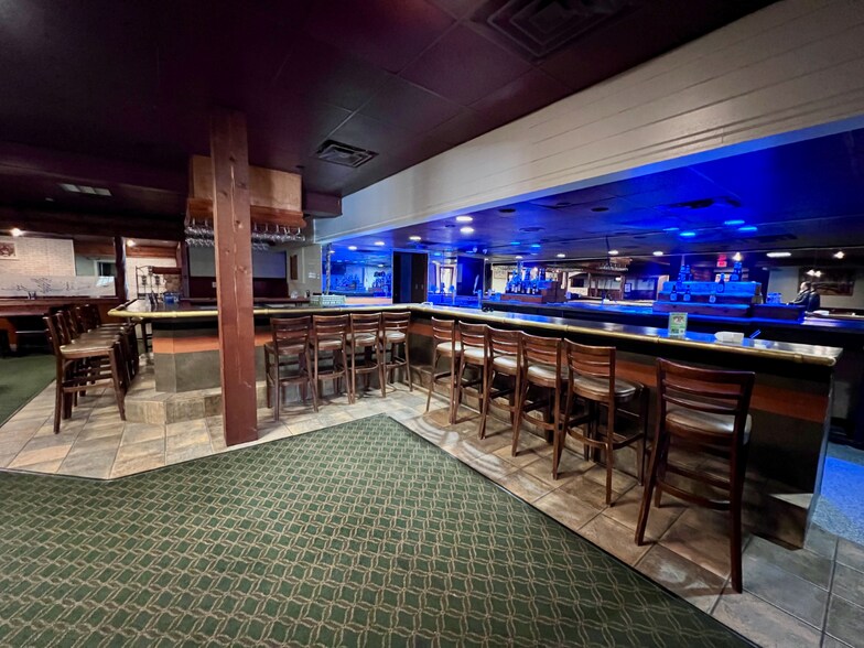 More Photos Of 2601 E 13th St, Ames Hotel For Lease