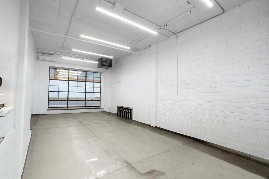 More Photos Of 2425-2455 Rue Desautels, Montréal Flex For Lease