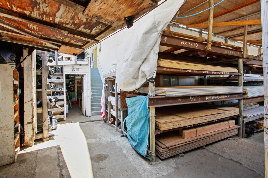 More Photos Of 21249 Pacific Coast Hwy, Malibu Storefront Retail Residential For Sale