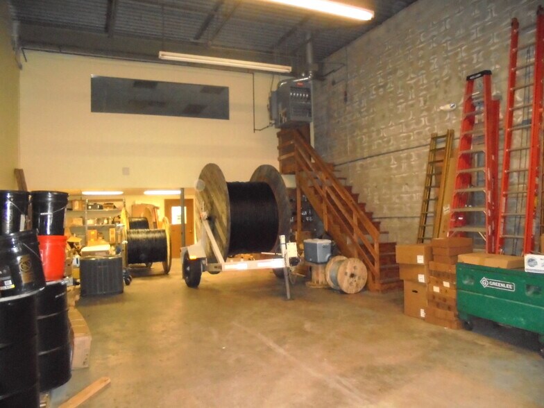 More Photos Of 256 Main St, East Windsor Research And Development For Sale