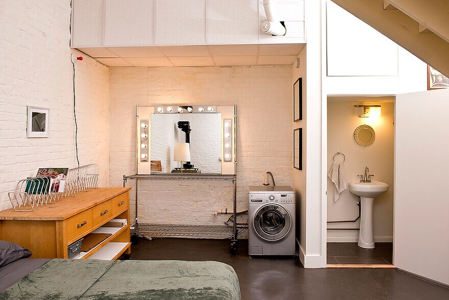 More Photos Of 316 Saint Joseph St, New Orleans General Retail For Lease