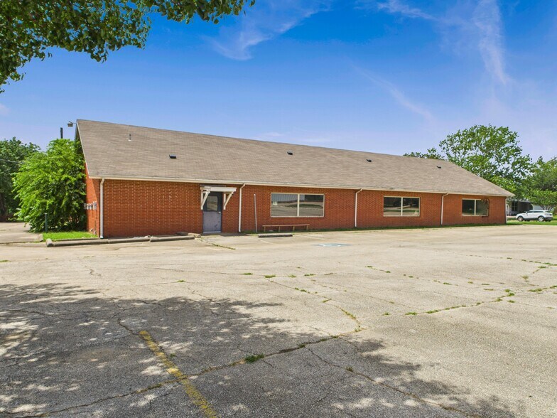 More Photos Of 5021 Stanley Ave, Fort Worth Flex For Lease