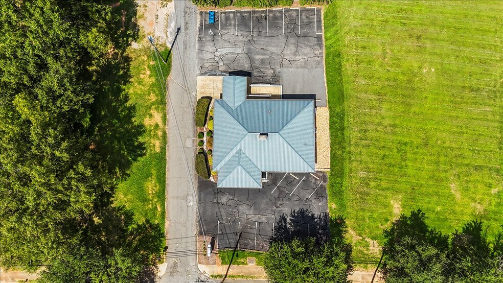 More Photos Of 492 W Main St, Forest City Freestanding For Sale