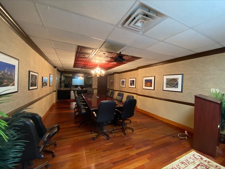 More Photos Of 8826 Santa Fe Dr, Overland Park Office For Lease