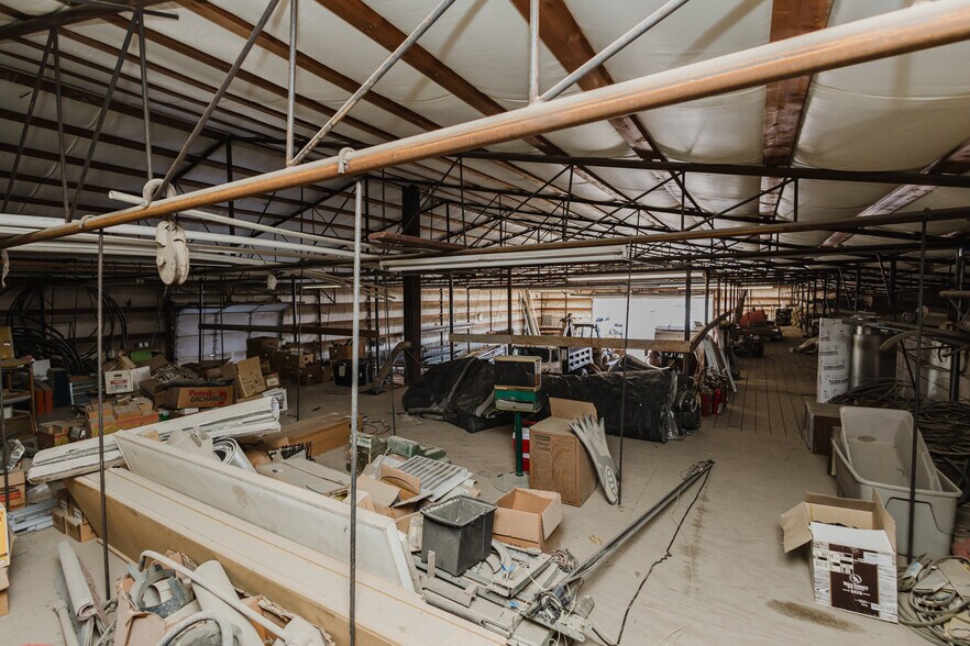 More Photos Of 410 N Commercial Ave, Sedgwick Storefront For Sale