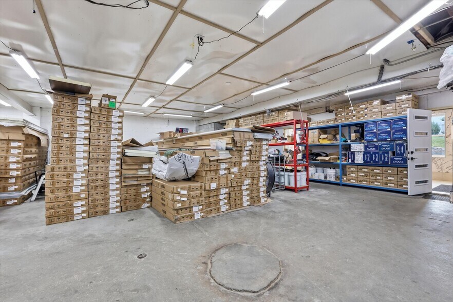 More Photos Of 7511 Leavenworth Rd, Kansas City Auto Repair For Sale