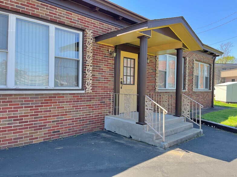 More Photos Of 350 5th Ave, Huntington Medical For Sale