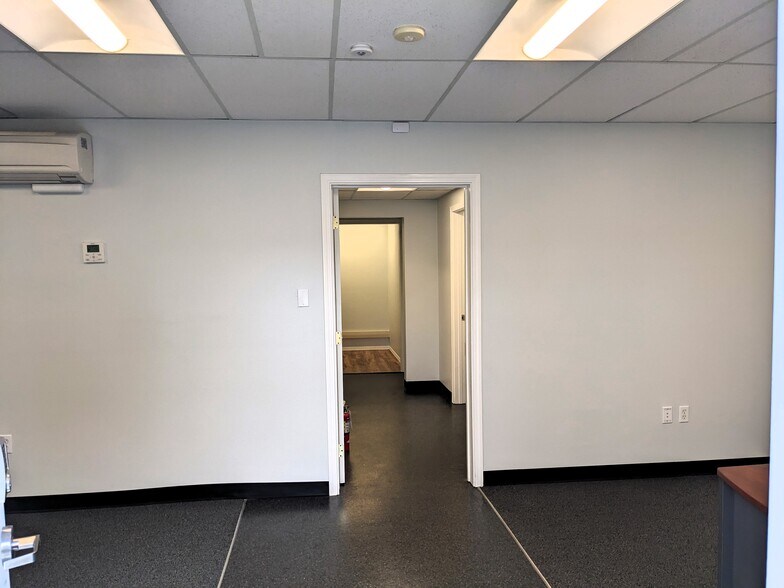 More Photos Of 105 Washington Blvd, Algona Office For Lease