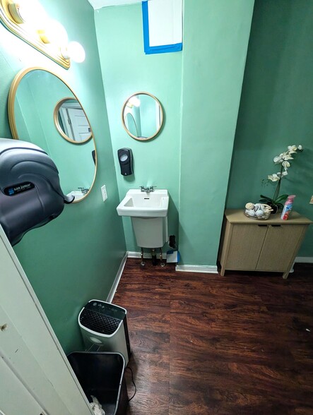 More Photos Of 7401 Woodbine Ave, Philadelphia Storefront Retail Residential For Lease