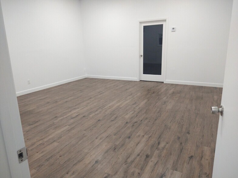 More Photos Of 3501 NW 10th Ave, Oakland Park Warehouse For Lease