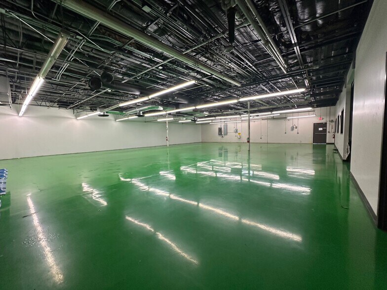 More Photos Of 7803 Hansen Rd, Houston Warehouse For Lease