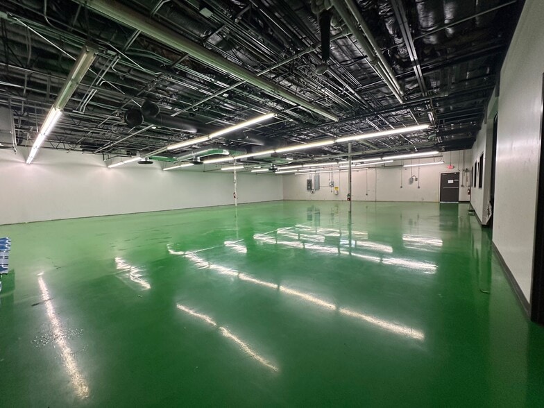 More Photos Of 7803 Hansen Rd, Houston Warehouse For Lease