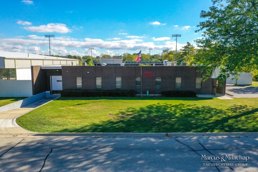 Primary Photo Of 675 Sunset Dr, Round Lake Warehouse For Sale