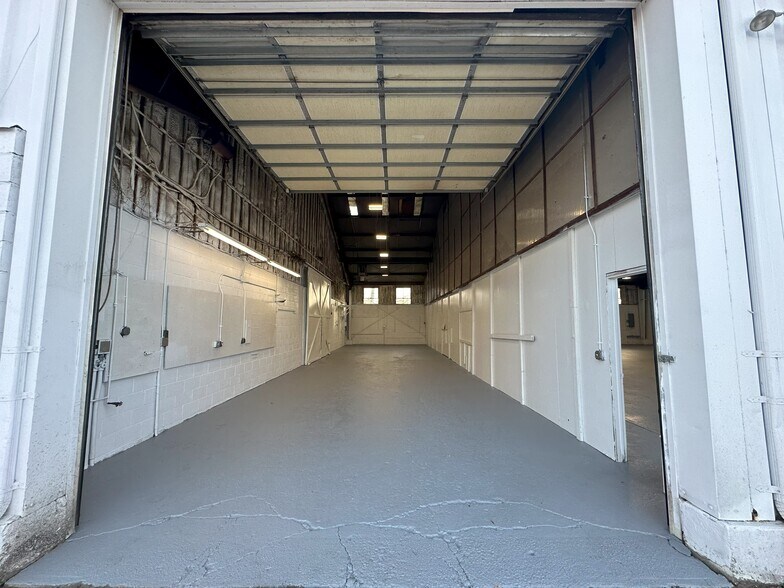 More Photos Of 125 Middle Country Rd, Coram Warehouse For Lease