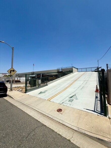 More Photos Of 3940 Pixie Ave, Lakewood Warehouse For Sale