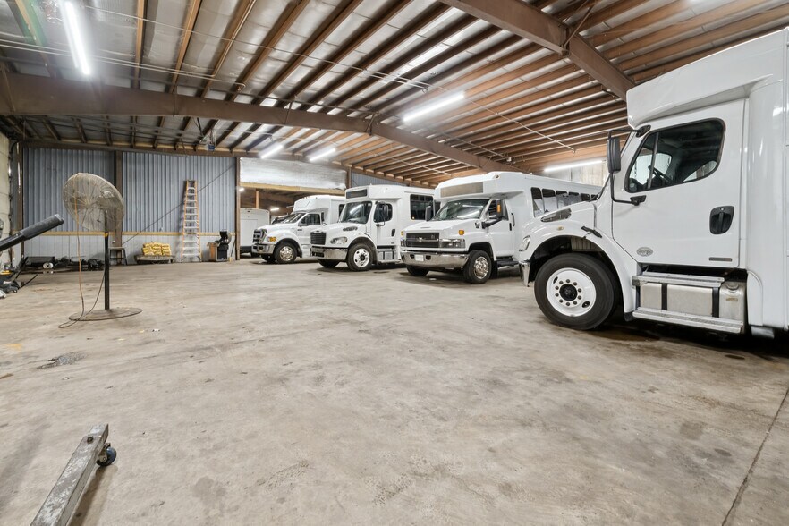 More Photos Of 322 Terminal St SW, Grand Rapids Distribution For Lease