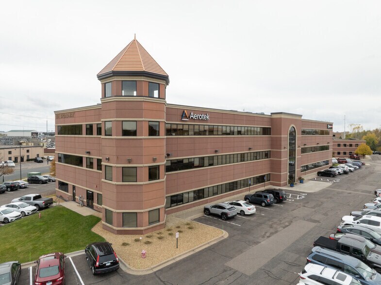 More Photos Of 101 Broadway St W, Osseo Office For Lease