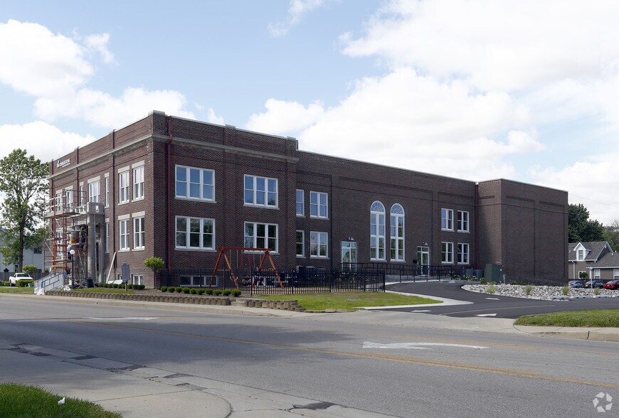 More Photos Of 300 W Broadway St, Greenwood Loft Creative Space For Sale