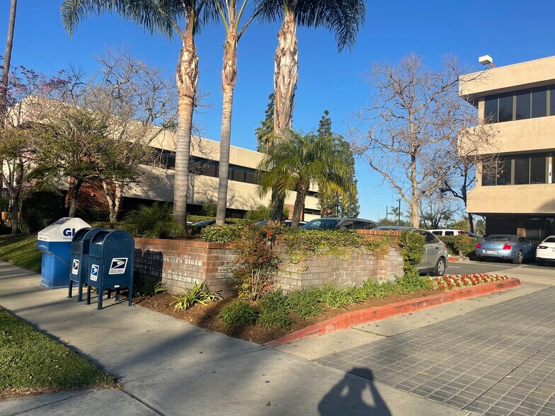 More Photos Of 2107 N Broadway, Santa Ana Loft Creative Space For Sale