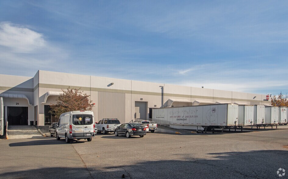 More Photos Of 510 E Trimble Rd, San Jose Warehouse For Lease