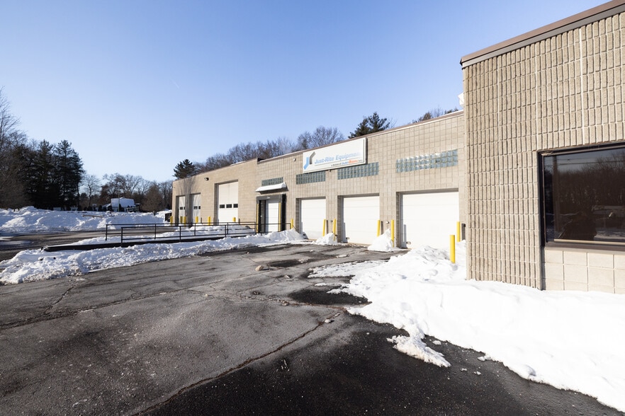 More Photos Of 151 Strong Rd, South Windsor Service For Sale