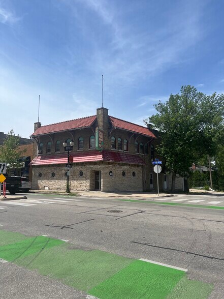 Primary Photo Of 7200 W North Ave, Wauwatosa Restaurant For Lease