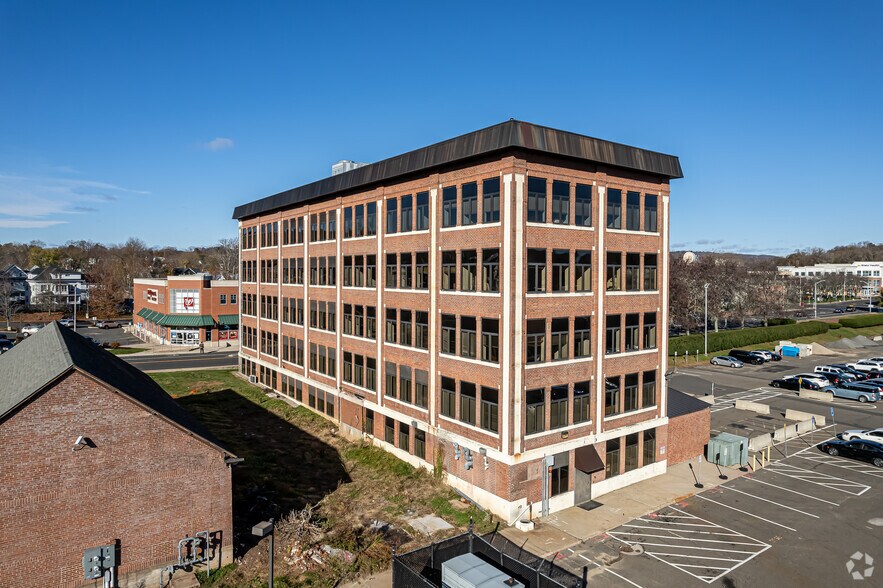 More Photos Of 10 Main St, Bristol Office For Lease