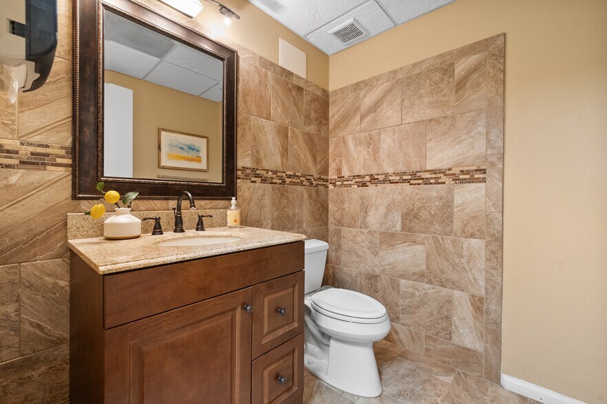 More Photos Of 2529 74th St, Lubbock Office For Sale