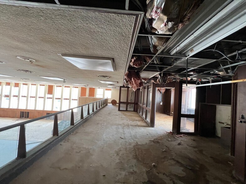 More Photos Of 100 N Main St, Corsicana Office Residential For Sale