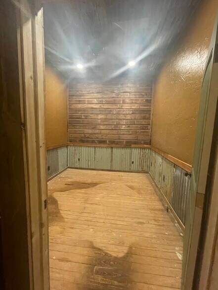 More Photos Of 416 E 16th St, Mount Pleasant Restaurant For Sale