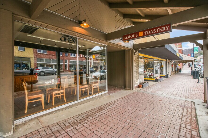 More Photos Of 627 W King St, Boone Restaurant For Lease
