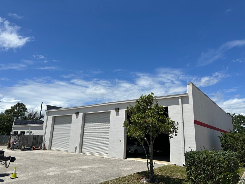 More Photos Of 3350 122nd Ave N, Saint Petersburg Flex For Lease