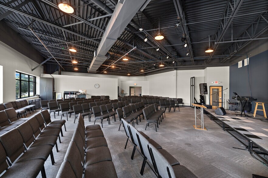 More Photos Of 1231-1251 Windham Pky, Romeoville Office For Sale