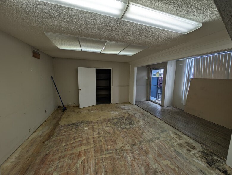 More Photos Of 2120 W 15th St, Long Beach Warehouse For Lease