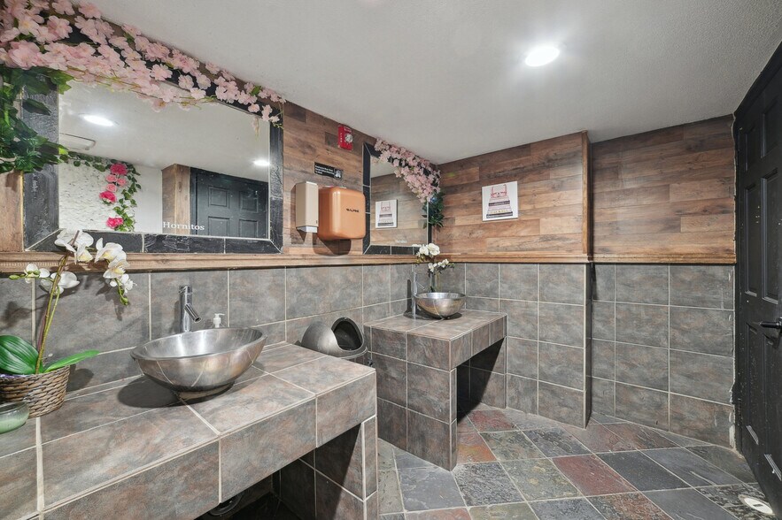 More Photos Of 487-489 21st Ave, Paterson Bar For Sale