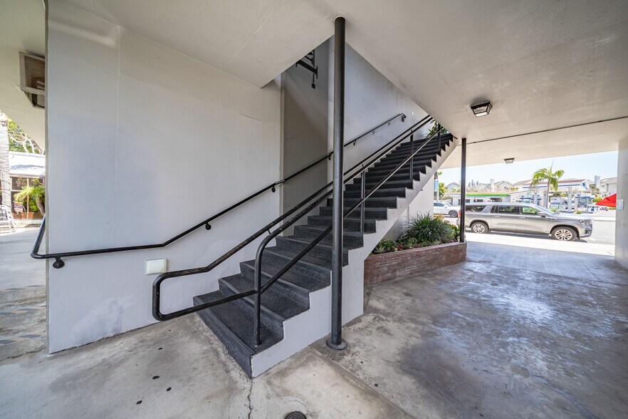 More Photos Of 2515 E Coast Hwy, Corona Del Mar Storefront Retail Office For Sale
