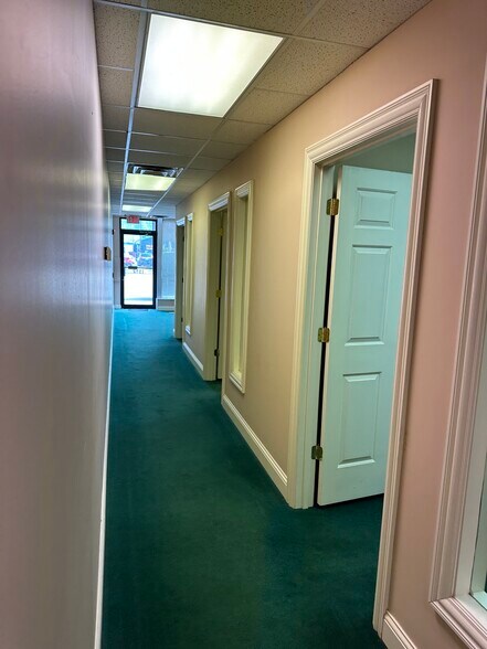 More Photos Of 1510-1520 Greenup Ave, Ashland Storefront Retail Office For Lease