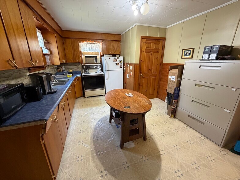 More Photos Of 736 Highway 2, Elmsdale Office For Sale