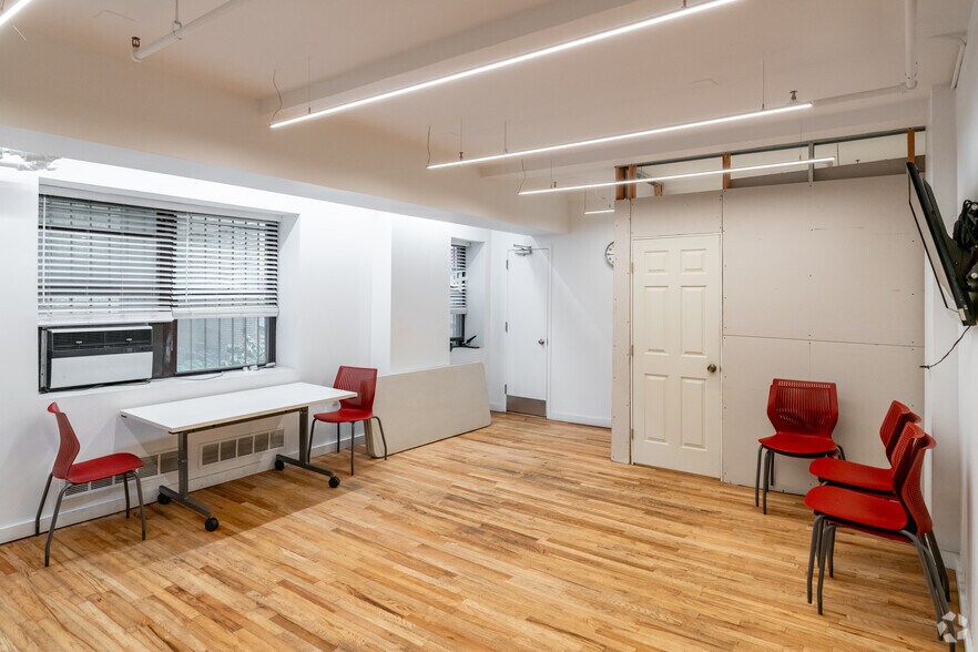 More Photos Of 135 Eastern Pkwy, Brooklyn Apartments For Lease